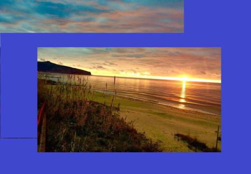 a picture of a sunset at the beach at CASA VACANZE THALIA - PISCIOTTA/PALINURO in Pisciotta