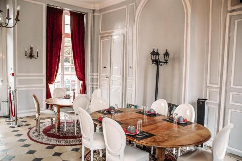 En restaurang eller annat matställe på B&B Château De La Houssoye