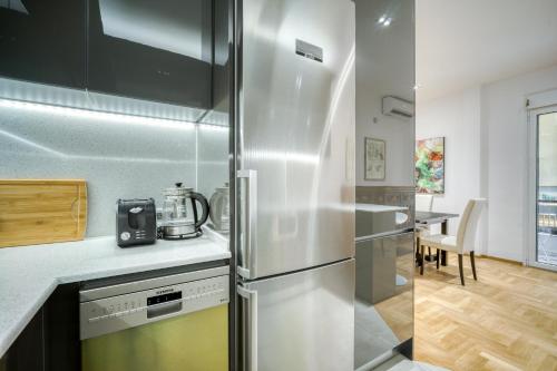 Stunning Central 180m2 4 Bedroom 3 Bathroom, Sleeps 10 Guests