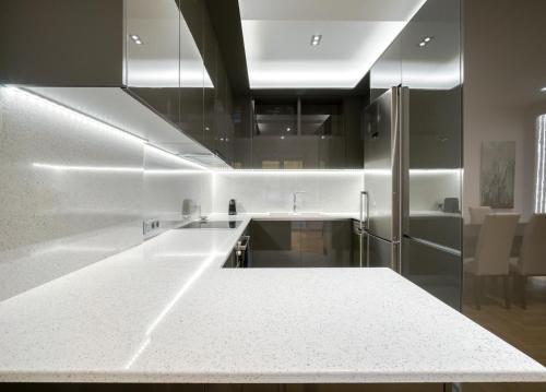 Stunning Central 180m2 4 Bedroom 3 Bathroom, Sleeps 10 Guests