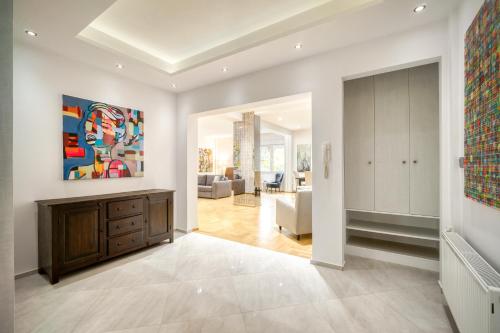 Stunning Central 180m2 4 Bedroom 3 Bathroom, Sleeps 10 Guests