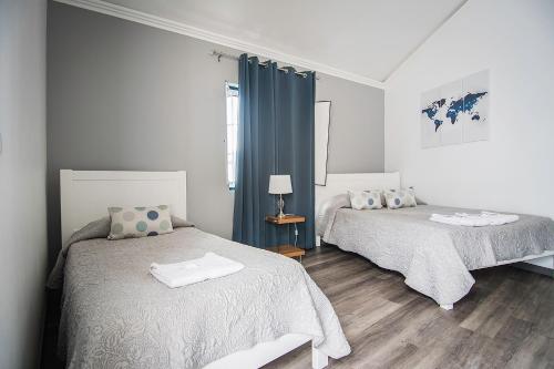 Кровать или кровати в номере Casa de Hospedes Isaias