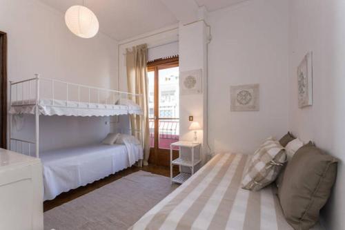 Krevet ili kreveti na sprat u jedinici u okviru objekta Apartamento Vintage Frente ao Mar