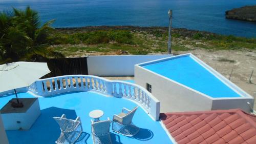 a blue pool with a view of the ocean at Guesthouse Villa La Isla in La Romana
