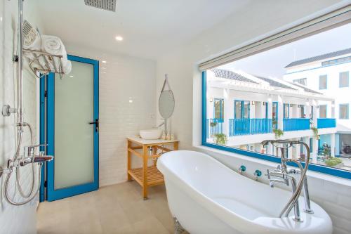 Phòng tắm tại Santorin HoiAn Villa