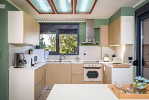 Η κουζίνα ή μικρή κουζίνα στο Marathi Oasis Beach Villa