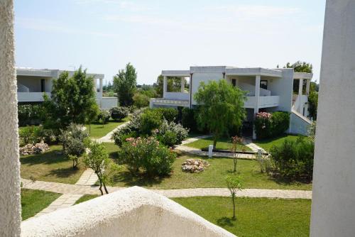Κήπος έξω από το Torre Guaceto Greenblu Resort