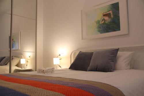 En eller flere senge i et værelse på Apartamento Iris