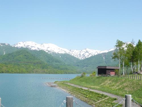 a view of a lake with mountains in the background at Do Sports Plaza Madarao in Iiyama