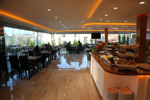 a restaurant with a bar and people sitting at tables at Gumus Palace Gungoren in Istanbul