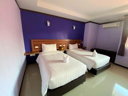 Postel nebo postele na pokoji v ubytování Thungtawan Hotel