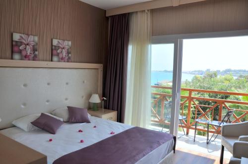 Ένα ή περισσότερα κρεβάτια σε δωμάτιο στο Manolya Hotel