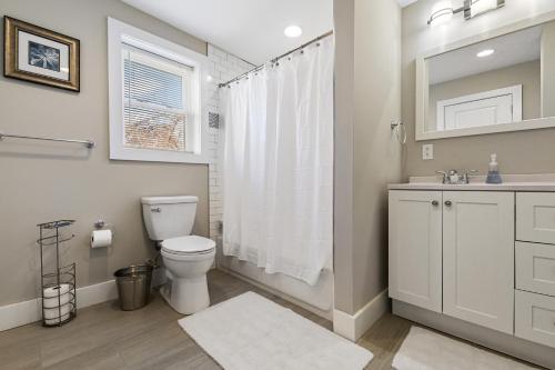 Luxury Rooms near Temple U, Drexel, UPenn, and the MET Image