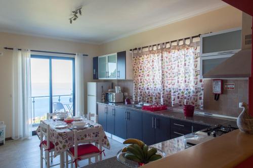 “VENIK HOUSE” sea_mountains_relaxing_barbecue