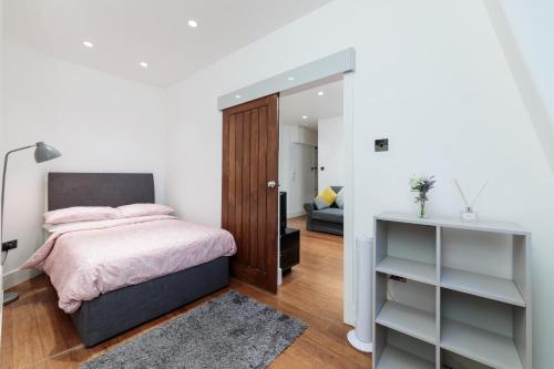 a bedroom with a bed and a mirror at Oxford Circus Luxury Holiday Let in London