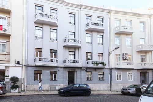 Marques de Pombal Duplex with Terrace by Homing