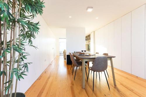 Marques de Pombal Duplex with Terrace by Homing