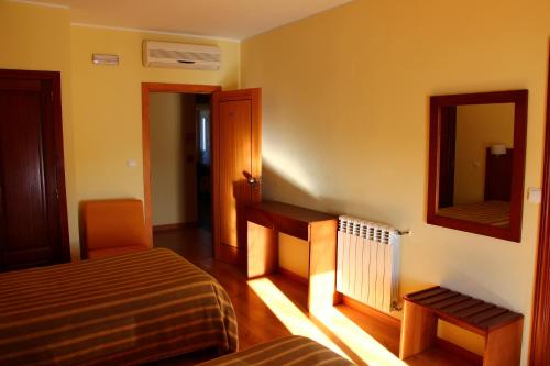 Postel nebo postele na pokoji v ubytování Hotel Minho Belo