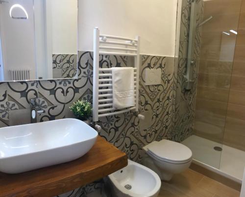 a bathroom with a sink and a toilet and a shower at B&B Home Sweet Home - Affitti Brevi Italia in Manfredonia