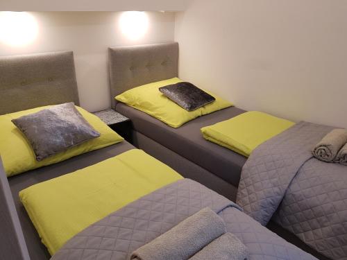 Katil atau katil-katil dalam bilik di Apartamenty u Sikory