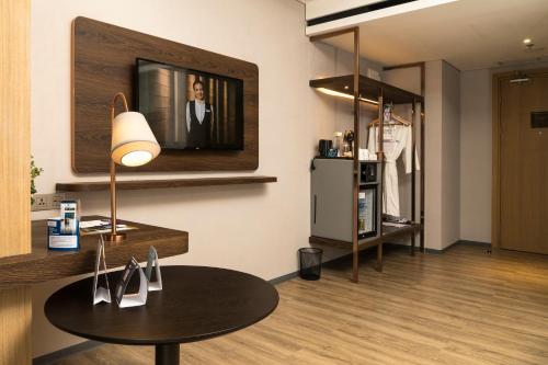 Μια τηλεόραση ή/και κέντρο ψυχαγωγίας στο Mercure Jakarta Gatot Subroto