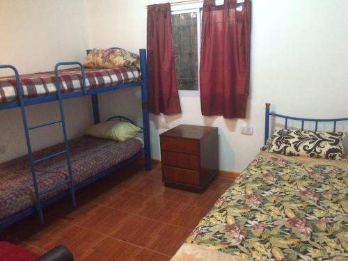 a bedroom with two bunk beds and a window at Complejo Miranieves, se alquila casa para 5 personas en Miramar Costa Atlantica in Miramar