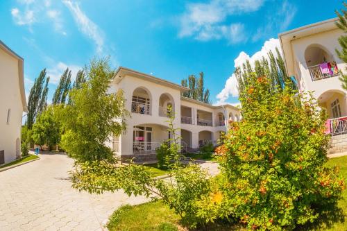 Gallery image of Hotel Aurora Plus in Bulan Sogottuu