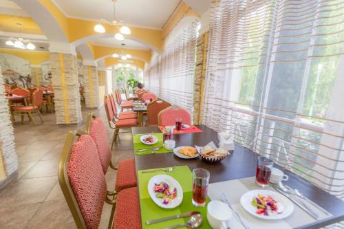 Gallery image of Hotel Aurora Plus in Bulan Sogottuu