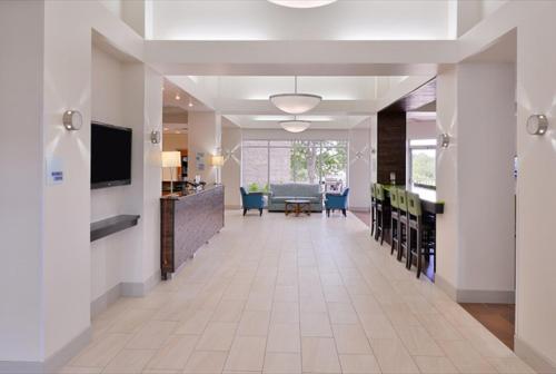 TV o dispositivi per l'intrattenimento presso Holiday Inn Express Hotel & Suites Mooresville - Lake Norman by IHG