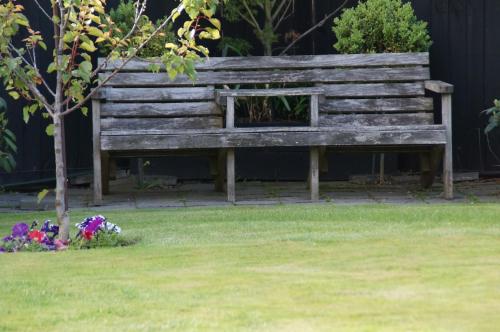 a woodenificialificialificialificialificialificialificialificialificialificialificialificialificialificial at Olive House Bed and Breakfast in Christchurch
