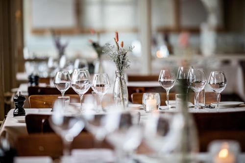 a group of wine glasses sitting on a table at Hotel Sidesporet in Holbæk