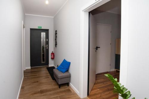 a hallway with a couch and a blue pillow at Wzgórze Owiec Sheep Hill in Mostowice