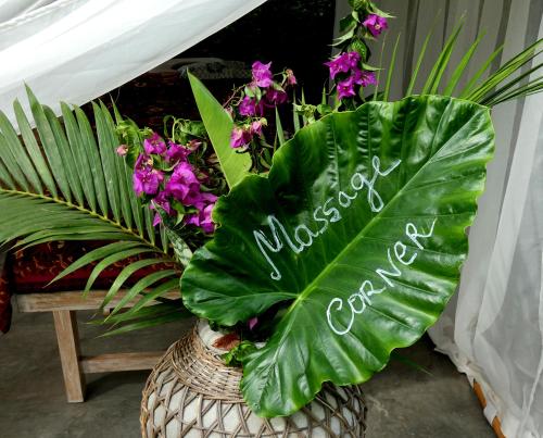 Фотография из галереи Incense Impossible Beach-Adults Only в Улувату