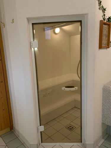 a bathroom with a bath tub and a shower at Hotel Schwarzer Adler in Pettneu am Arlberg