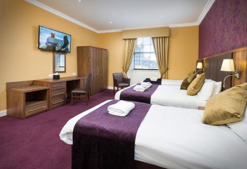 Cama o camas de una habitación en Albany Ballantrae Hotel