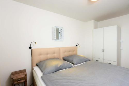 a bedroom with a bed with two pillows at Marina Lodge in Olpenitz