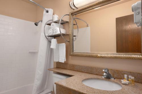 Days Inn by Wyndham Keene NH tesisinde bir banyo