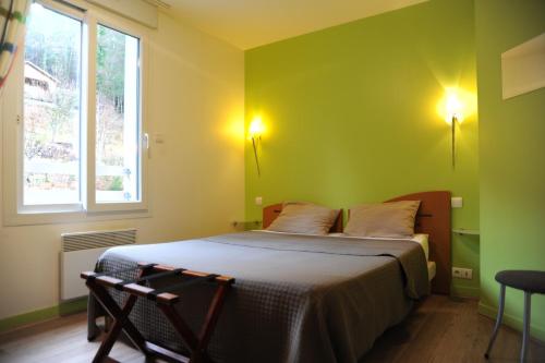 Postel nebo postele na pokoji v ubytování Hôtel du Lac