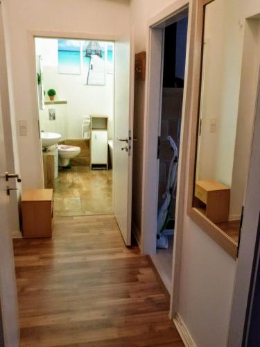 Fotografie z fotogalerie ubytování Schwarzer Adler Ferienwohnung mit 3 Schlafzimmer, WZ, Küche, Bad v destinaci Märkisch Buchholz