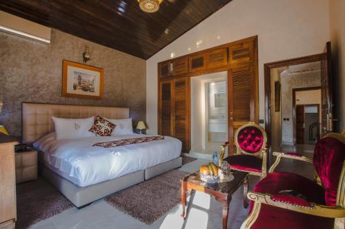 a bedroom with a bed and a table and chairs at Riad Sebti Fès in Fès