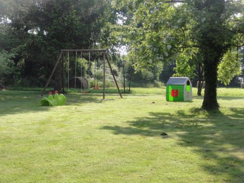 Κήπος έξω από το Domaine du Clos de la Touche Parc et Piscine
