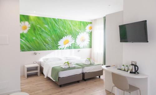 A bed or beds in a room at Miravallesuites