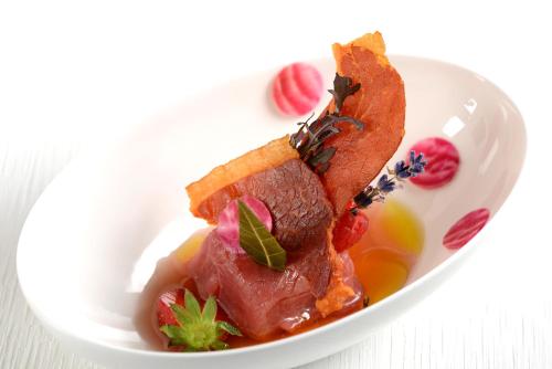 Makanan di atau berdekatan hotel