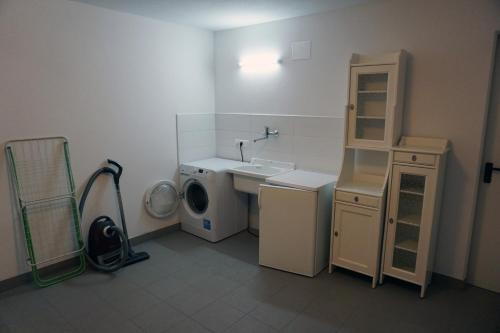 Virtuvė arba virtuvėlė apgyvendinimo įstaigoje Klösterle 2018