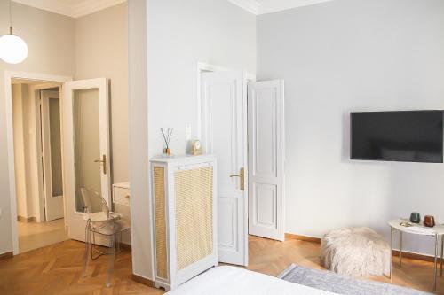 A television and/or entertainment centre at API Projects Athens - Parliament Apartment