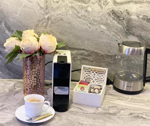 Příslušenství pro přípravu čaje a kávy v ubytování Gold Residence