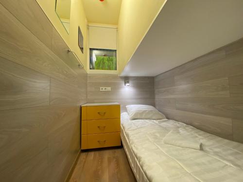 Een bed of bedden in een kamer bij City Garden Hotel Taganskaya