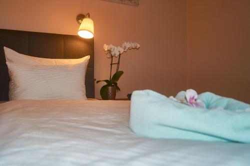 Ein Bett oder Betten in einem Zimmer der Unterkunft Hotel Wutzler