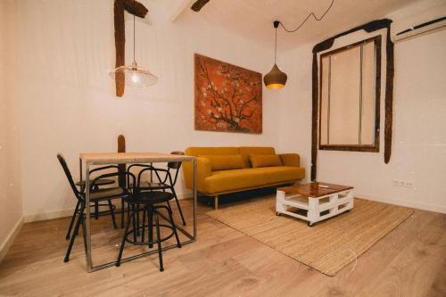 CHARMING DESIGN APARTMENT REINA SOFIA