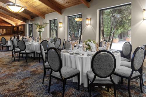 a banquet room with tables and chairs with flowers at William Tell Hotel MOD Collection by Sonesta in Countryside